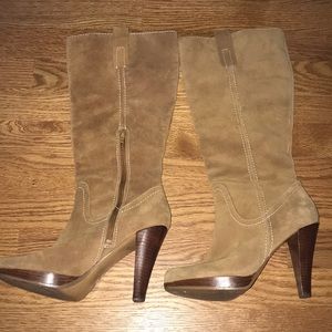 GUESS women’s size 7 boot heels